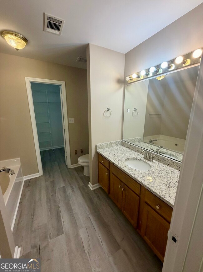 Building Photo - 110 Alice Dr