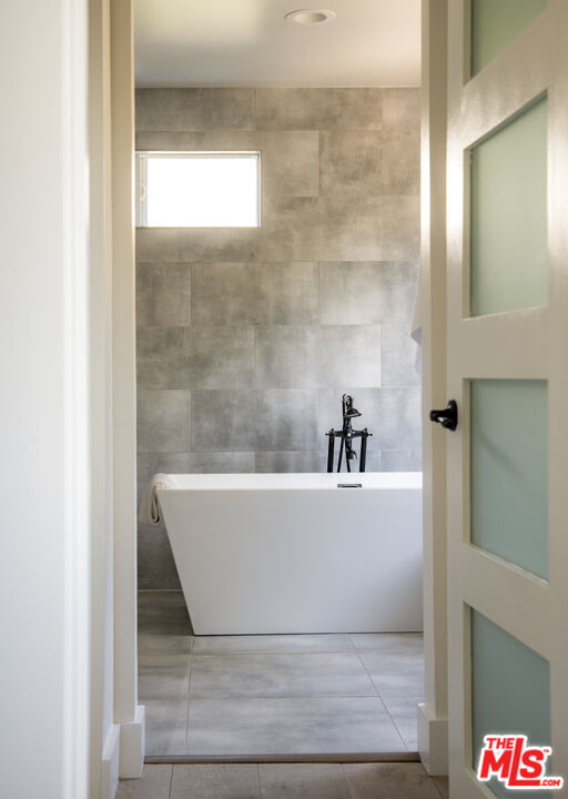 Building Photo - 2370 San Marco Dr