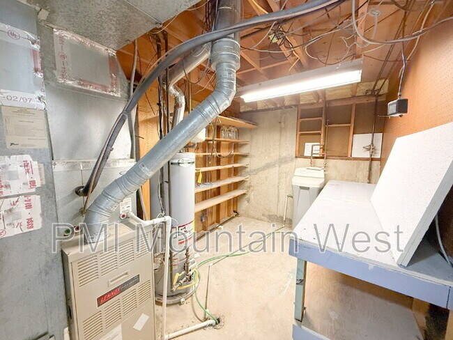 Building Photo - 1011 Claremont Dr