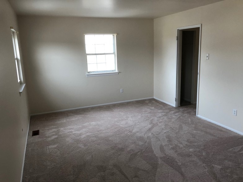 Building Photo - 1214 Fox Run