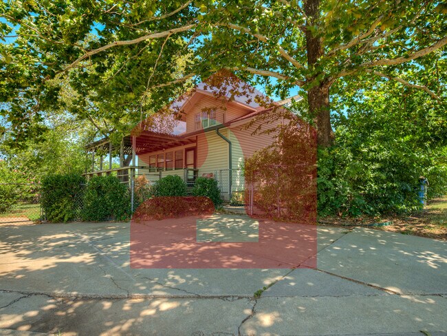 Building Photo - 1501 Gladstone Terrace