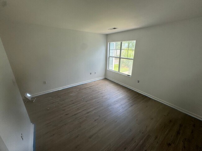 Building Photo - Nicely Updated Condo in Old South!