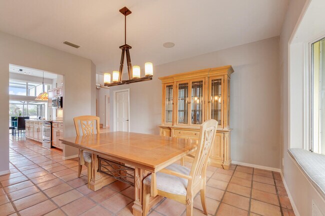 Building Photo - 8120 SE Waterway Dr
