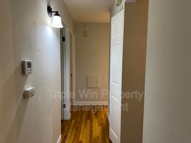 Building Photo - 10655 Hallwood Dr