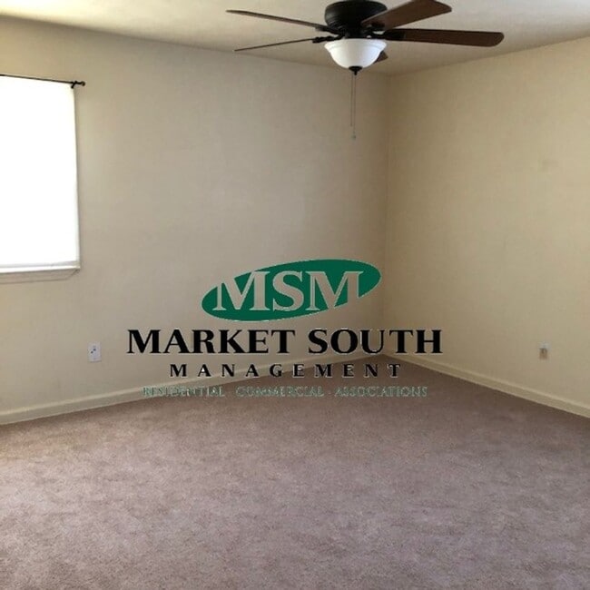 Building Photo - ~~Convenient location on Savannah's Souths...