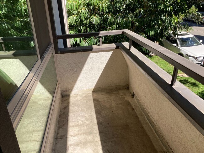 Building Photo - Fox Hills 2 Bd Condo *$500.00 Off First Month's Rent!*