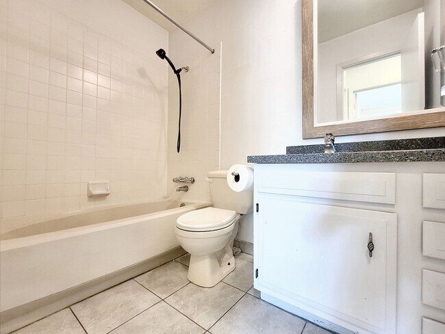 Building Photo - 3/BR 2/BA Single-Level Home with Sunroom a...