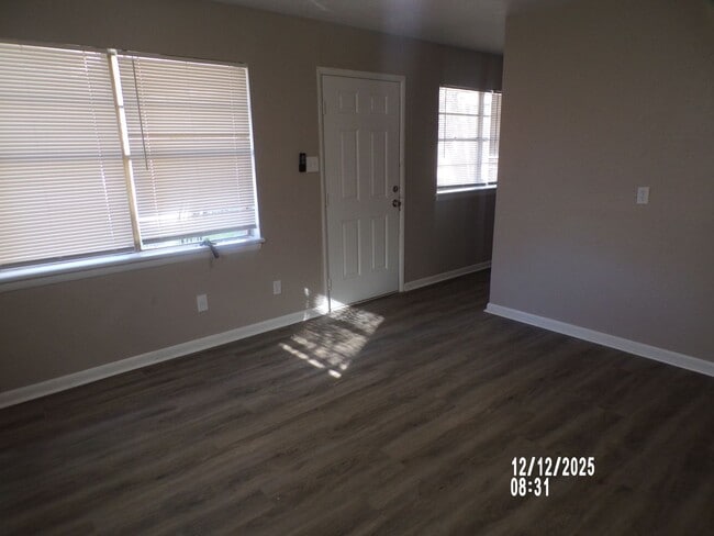 Building Photo - Great redo