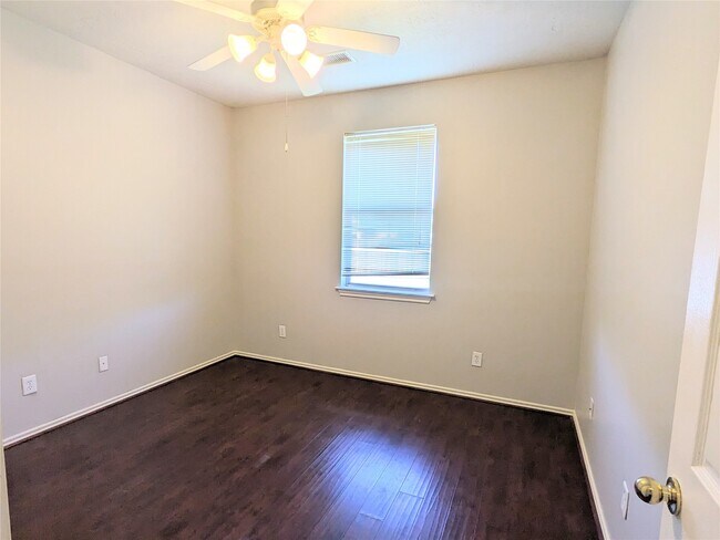 Building Photo - 2410 Ligustrum Flower Dr