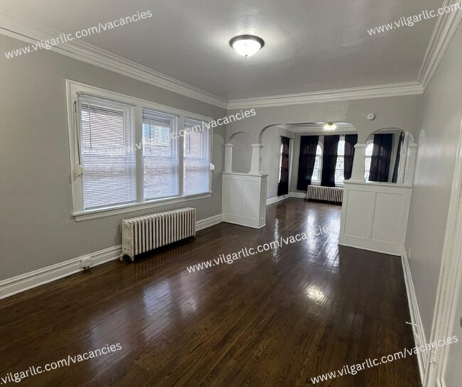 Building Photo - 3 Large Bedrooms • 1 Full Bathroom. A clean, spacious home ready for immediate move-in.