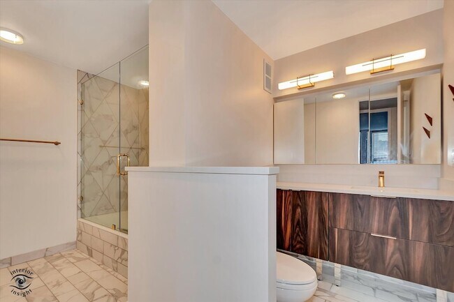 Building Photo - 200 E Delaware Pl