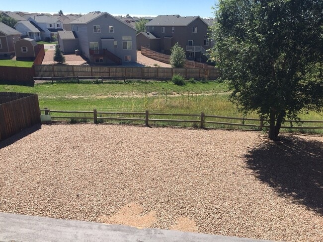 Building Photo - Beautiful 4-bedroom 3-bath located in Stetson Hills!