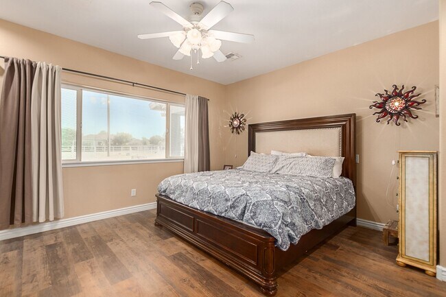 Building Photo - Beautiful 4 Bedroom Home on 1.25 ACRES in QUEEN CREEK!