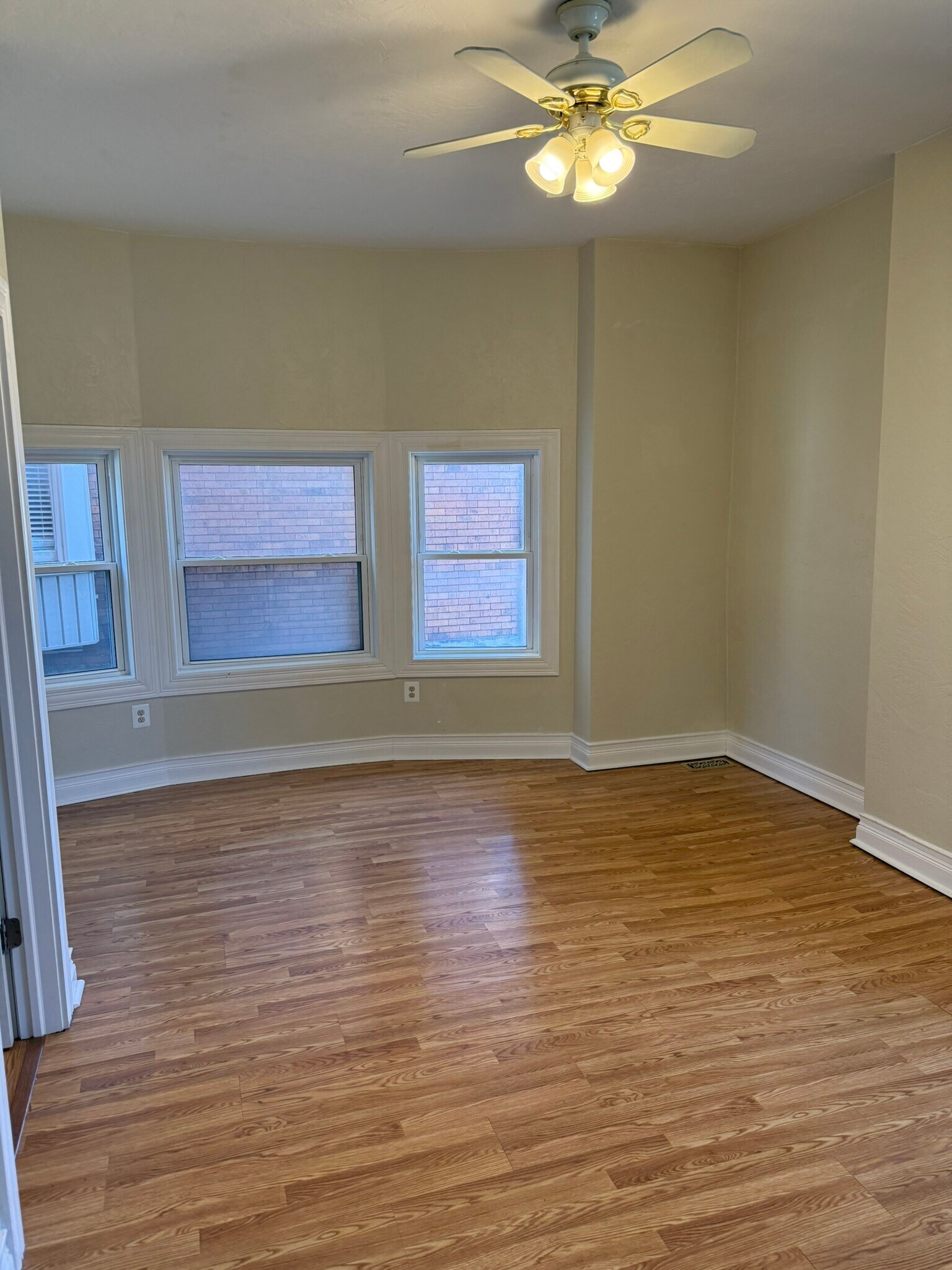 Building Photo - 121 Stratford Ave