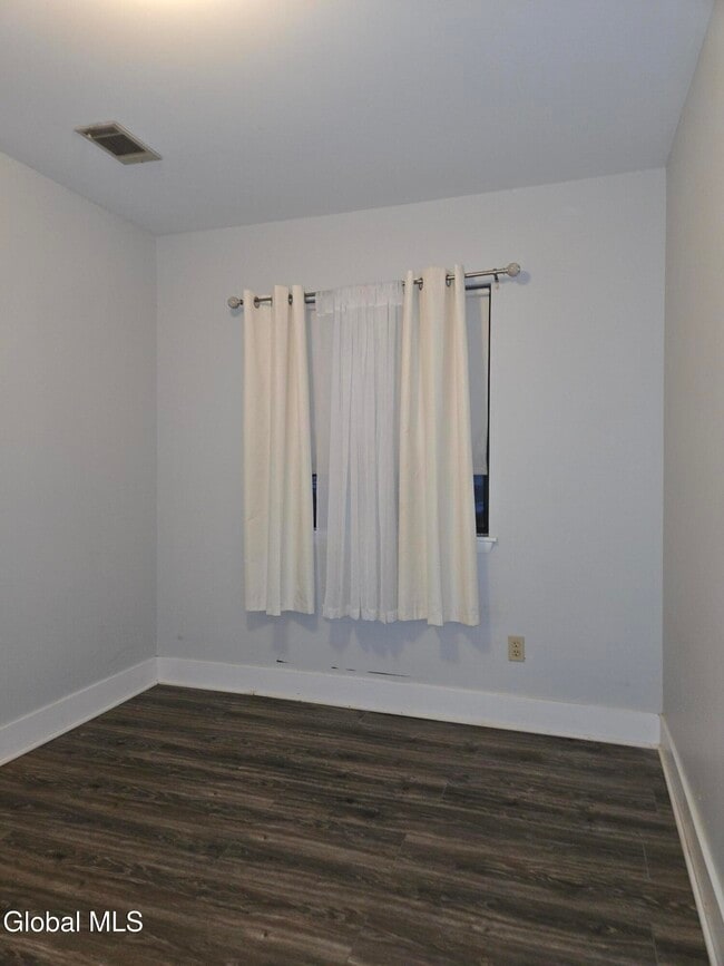 Building Photo - 93 Ridgewood Terrace