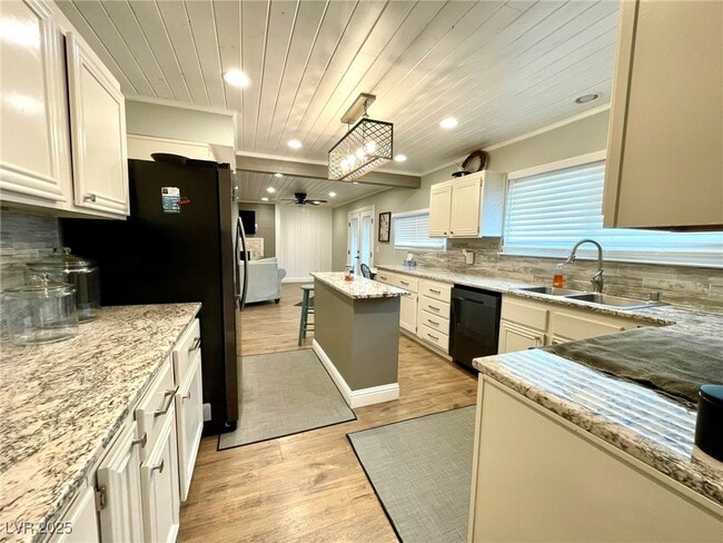 Building Photo - 2246 Windsor Dr