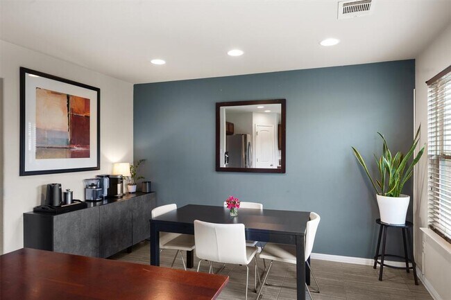 Building Photo - 369 S Brook Dr