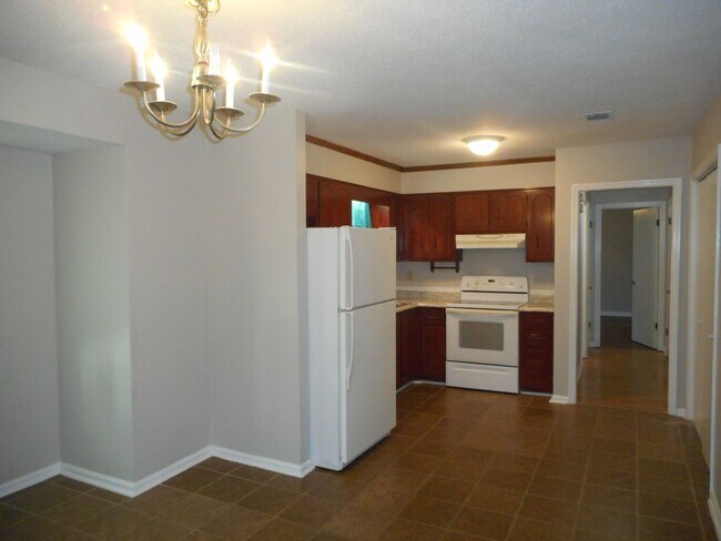 Building Photo - Charming 3BR/2BA Rental in Sand Ridge Neighbourhood