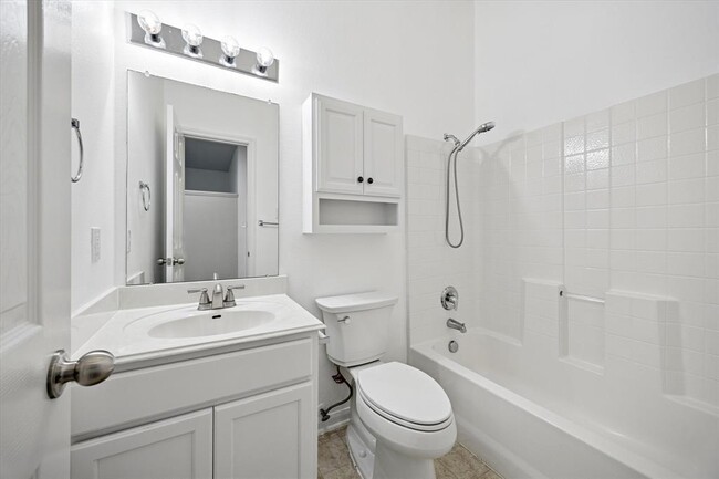 Building Photo - 2995 Overland St