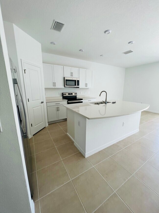 Building Photo - 8549 Lunar Skye St