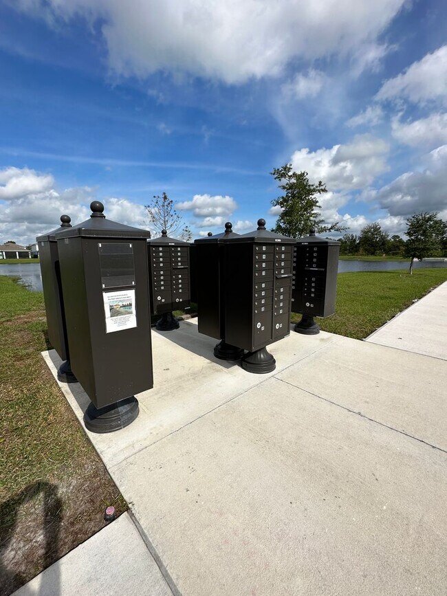 Building Photo - Stunning 4/2 close to Lake Nona!!