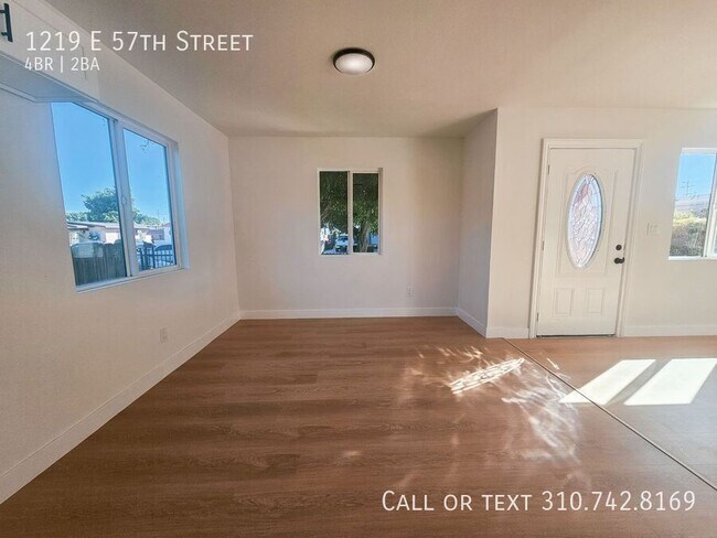 Building Photo - 1219 E 57th St