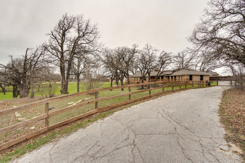 Building Photo - 3901 High Rd