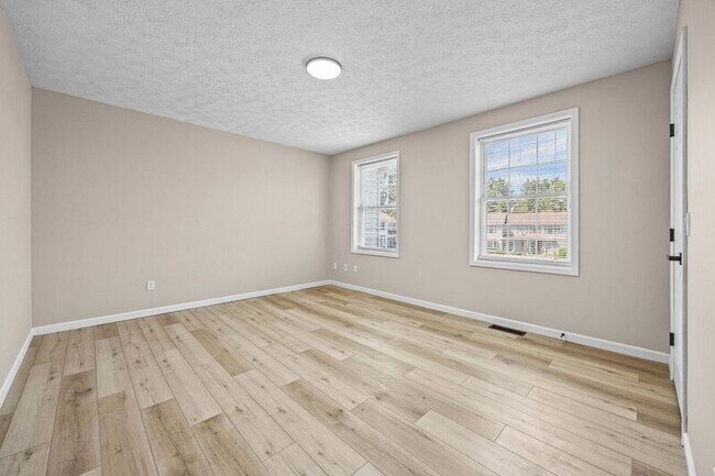 Building Photo - 35 Oakmount Ave