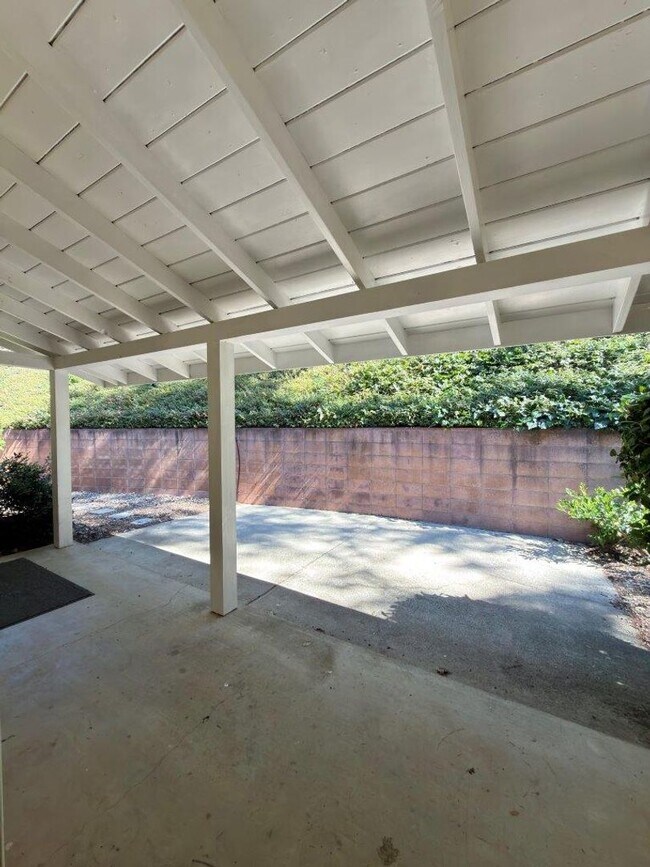 Building Photo - 275 Cold Springs Rd