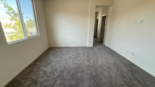 Building Photo - One Story 6-bedroom Home with Attached Casita