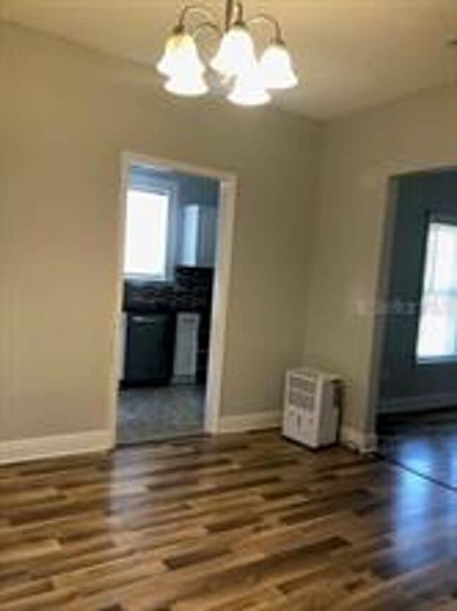 Building Photo - 2 Bedroom / 2 Bath Bungalow in Sanford's Historic District!