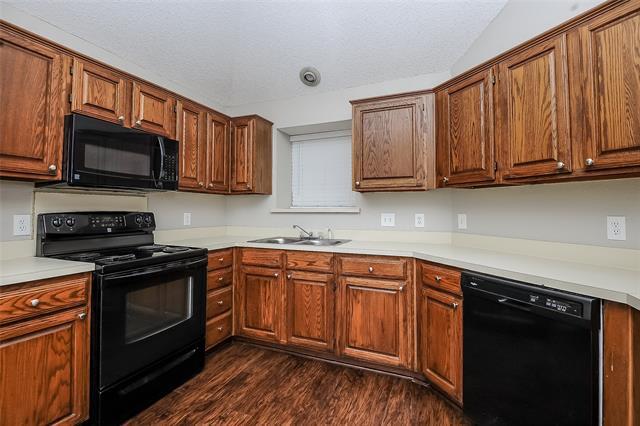 Building Photo - 808 Quail Brook Dr