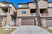 Building Photo - 911 S Aspen Pl