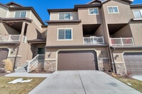 Building Photo - 911 S Aspen Pl