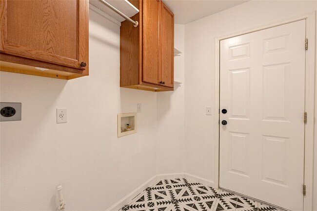 Building Photo - 906 Moon Glow Dr