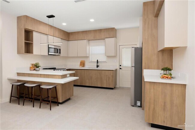 Building Photo - 22 N 25th St