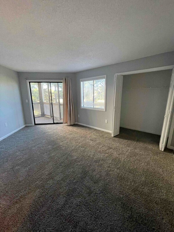 Building Photo - 4222 Pinehurst Cir