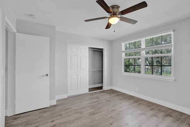 Building Photo - 9913 NW 57th Manor