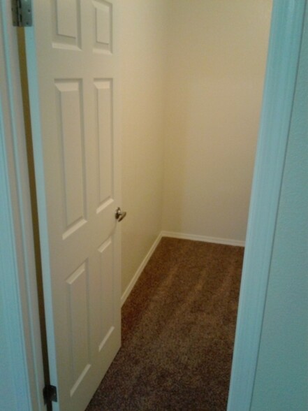 Walk in Closet - 12606 A St S