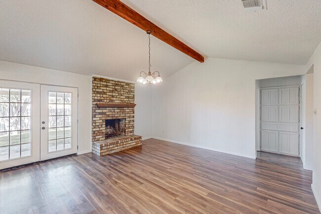 Building Photo - Adorable 1 Story Ready for Move In!  Birdville ISD!