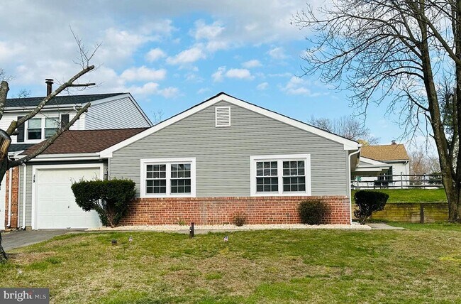 Building Photo - 319 Canterbury Ct