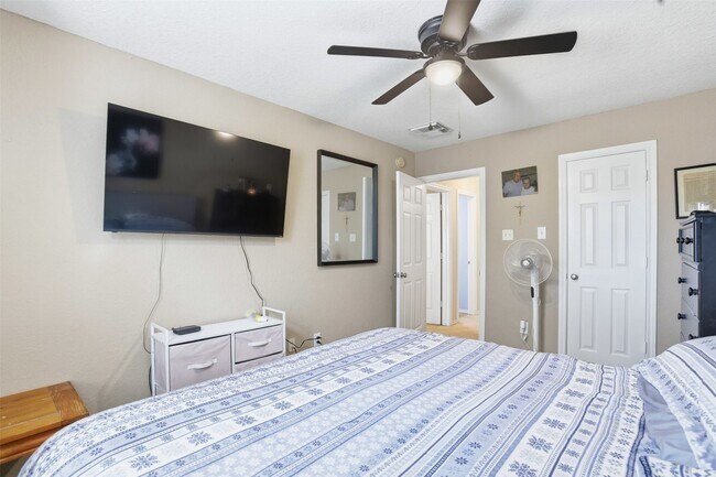 Building Photo - 11402 Overland Trail Dr