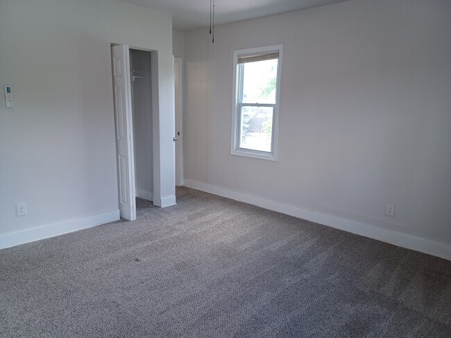 Building Photo - 78 Farragut St