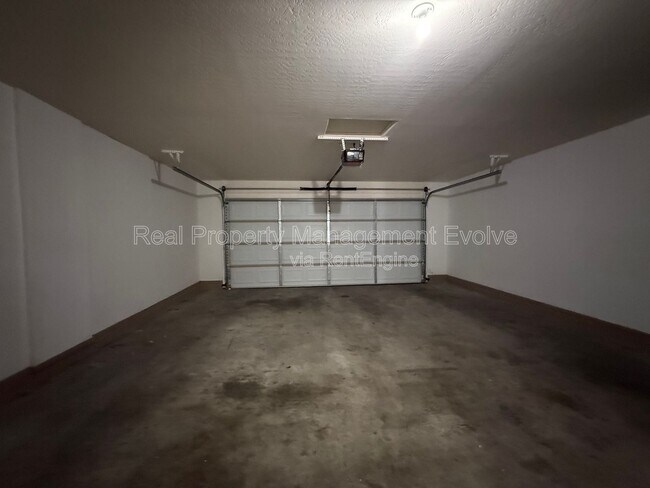 Building Photo - 1526 S 217th Dr