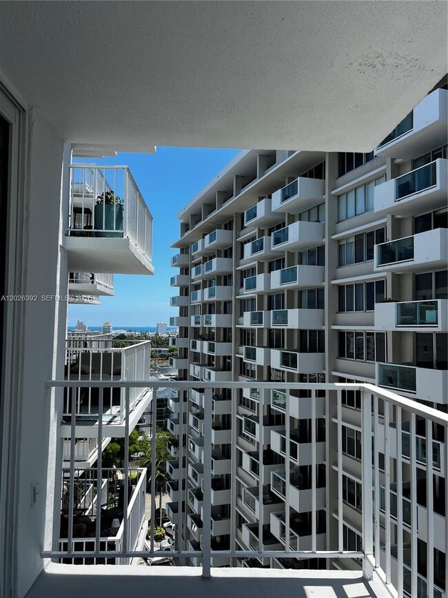Building Photo - 1228 West Ave