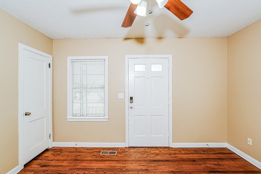 Building Photo - 158 24th St