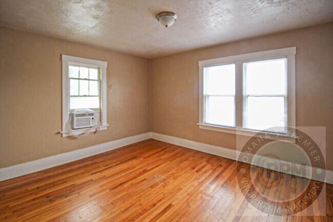 Building Photo - 2114 L St