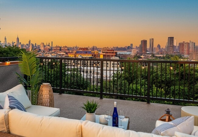 Building Photo - 260 Palisade Ave