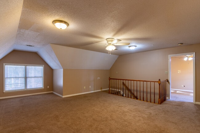 Building Photo - 4135 Knollcrest Cir N