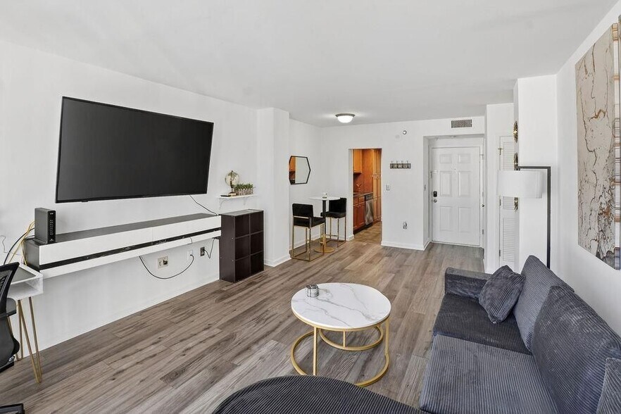 Building Photo - 1280 W Peachtree St NW